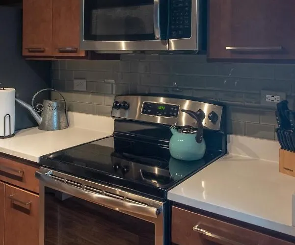 Envitae 3br Downtown Luxurious Views & Pool Apartment